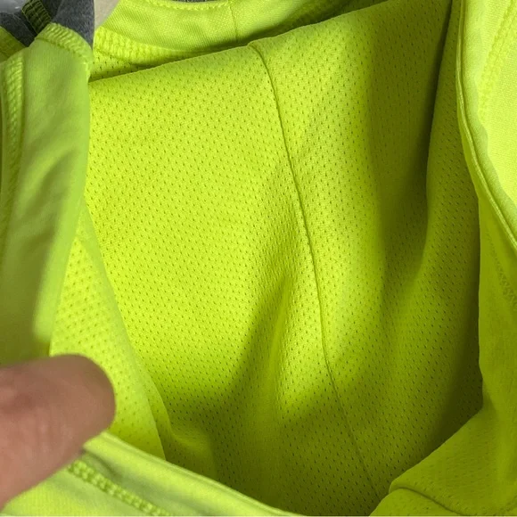 Dry-fit Hooded Sweater - Picture 4 of 6